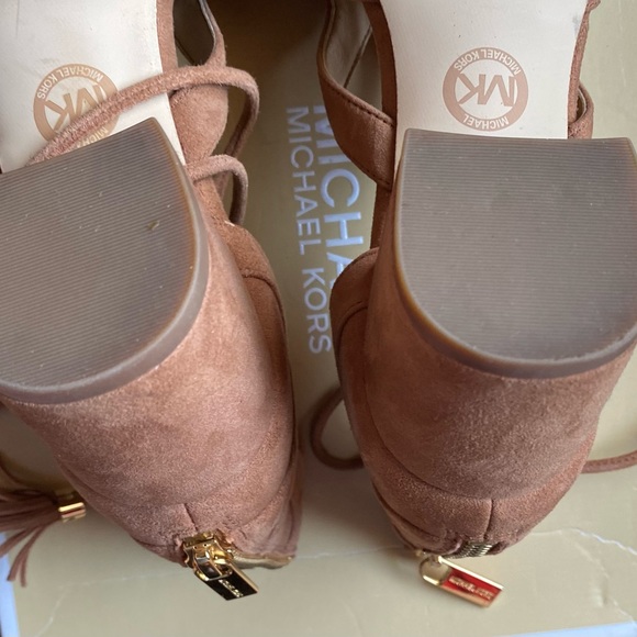 Micheal Kors Mirabel Mid Suede Heels Sandals - Picture 7 of 15